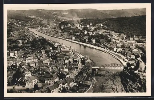 AK Château-Regnault, Vue générale de la vallée de la Meuse et du village environnant