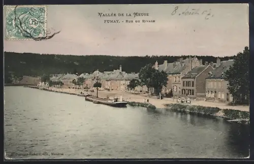 AK Fumay, Rue du Rivage le long de la Meuse avec barque et maisons alignées