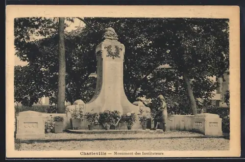 AK Charleville, Monument des Instituteurs