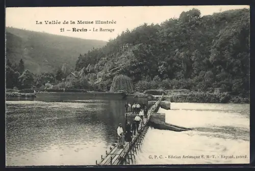 AK Revin, Le Barrage dans la vallée de la Meuse, vue avec personnes traversant la passerelle