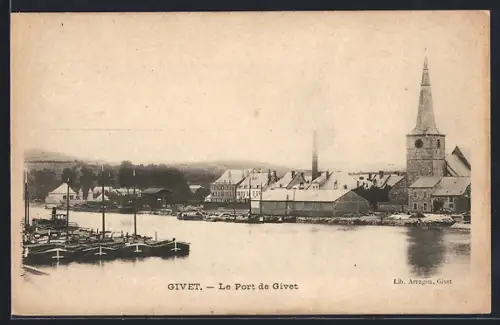 AK Givet, Le Port de Givet et vue sur l`église au bord de la rivière