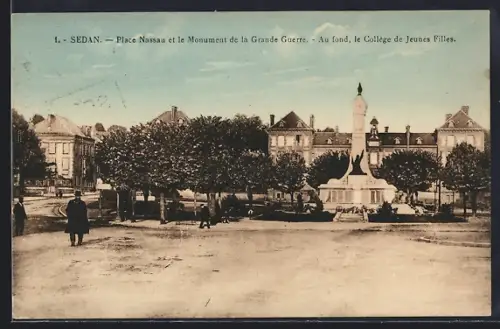 AK Sedan, Place Nassau et le Monument de la Grande Guerre, au fond le Collège de Jeunes Filles