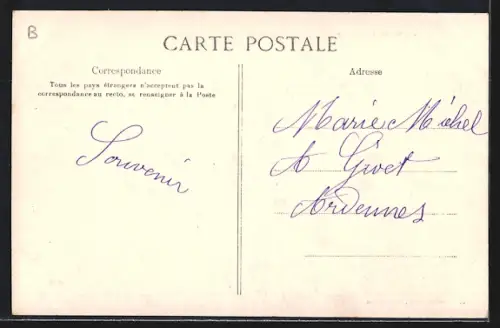 AK Givet, Quai de l`Esplanade et vue sur la citadelle dans la vallée de la Meuse