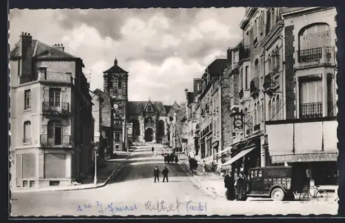 AK Rethel, Avenue Jean Jaurès avec vue sur l`église en arrière-plan