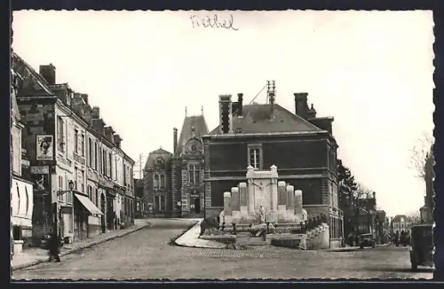 AK Rethel, Monument aux Morts Rue du Palais, Rue Thiers