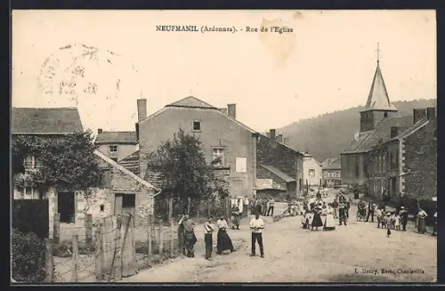 AK Neufmanil /Ardennes, Rue de l`Église animée avec villageois et église en arrière-plan