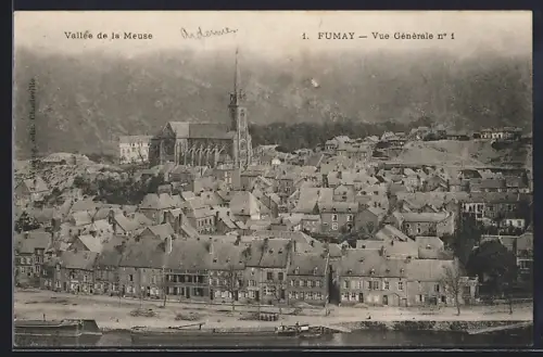AK Fumay, Vue Générale n°1 avec église et toits dans la vallée de la Meuse