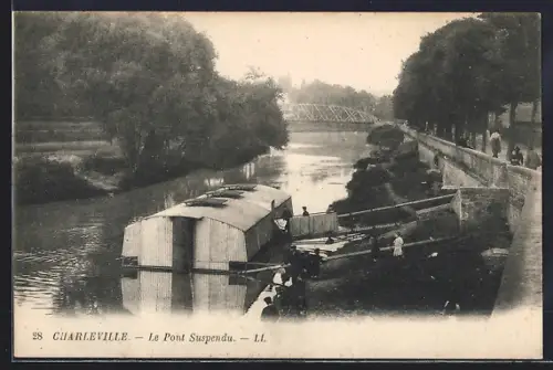 AK Charleville, Le Pont Suspendu et les péniches sur la rivière