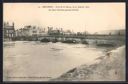AK Mézières, Le Pont d`Arches pendant la crue de la Meuse, janvier 1910