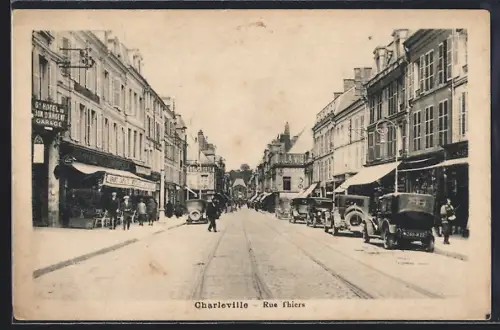 AK Charleville, Rue Thiers avec voitures et magasins animés