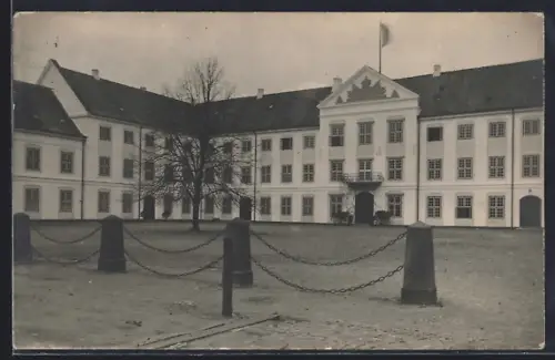 AK Augustenborg, Schloss mit Vorplatz