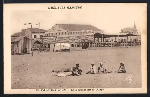 AK Valras-Plage, Le Kursaal sur la plage avec des baigneurs allongés sur le sable