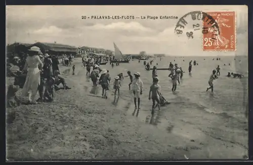 AK Palavas-les-Flots, La Plage Enfantine animée par des familles et des enfants au bord de la mer