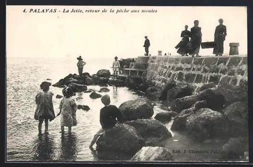 AK Palavas, La Jetée, retour de la pêche aux moules