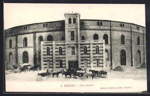 AK Béziers, Les Arènes et attelages devant l`entrée principale