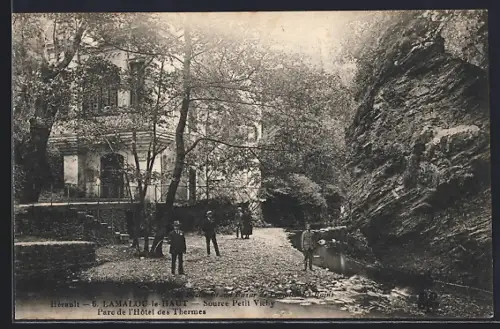 AK Lamalou-le-Haut, Source Petit Vichy, Parc de l`Hôtel des Thermes