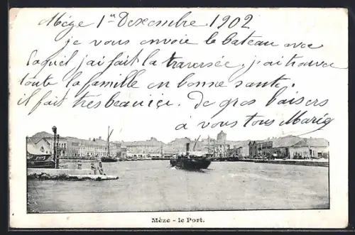 AK Mèze, Le Port avec un bateau sur l`eau