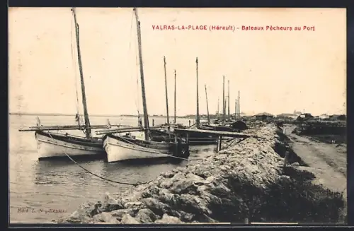 AK Valras-la-Plage /Hérault, Bateaux Pêcheurs au Port
