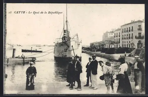AK Cette, Le Quai de la République avec bateaux et passants