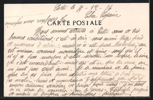 AK Cette, Le Quai de la République avec bateaux et passants