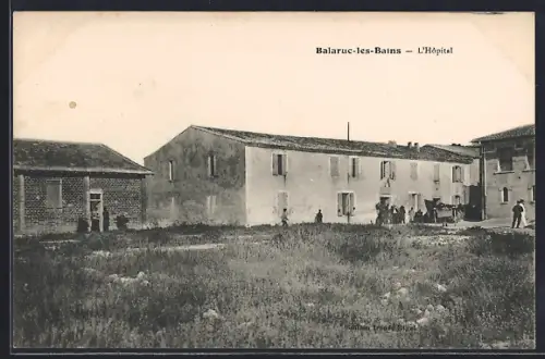 AK Balaruc-les-Bains, L`Hôpital avec des personnes devant le bâtiment