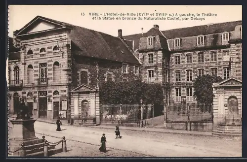 AK Vire, L`Hôtel-de-Ville avec le Théâtre et la Statue en bronze du Naturaliste Castel