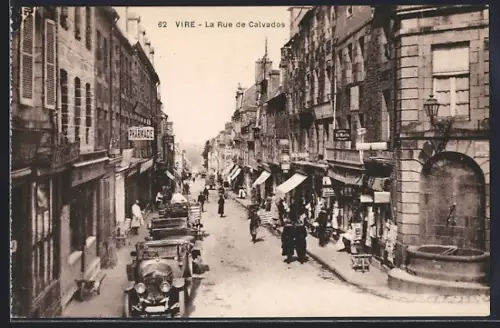 AK Vire, La Rue de Calvados avec voitures et passants animés