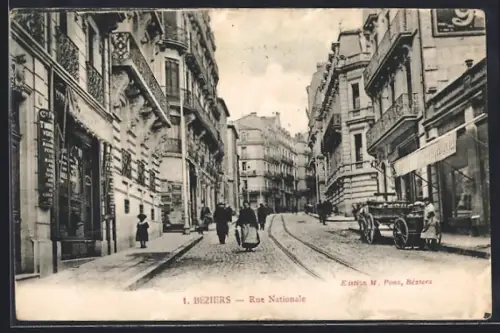 AK Béziers, Rue Nationale animée avec passants et charrette