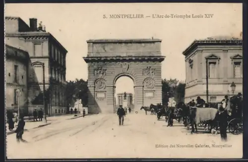 AK Montpellier, L`Arc de Triomphe Louis XIV et calèches en rue
