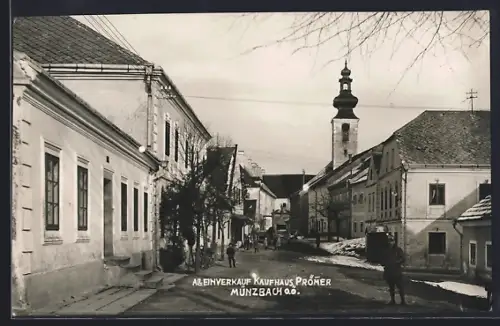 AK Münzbach /O. Ö., Alleinverkauf Kaufhas Prömer mit Strassenpartie