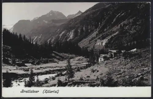 AK Ginzling / Zillertal, Gasthaus Breitlahner, Panorama mit Dorf und wilder Bergwelt