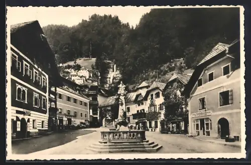 AK Hallstatt, Marktplatz mit Säulendenkmal