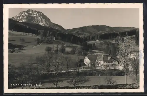 AK Kranichsteg, Gebäude mit Strasse und Umgebung, Bergpanorama