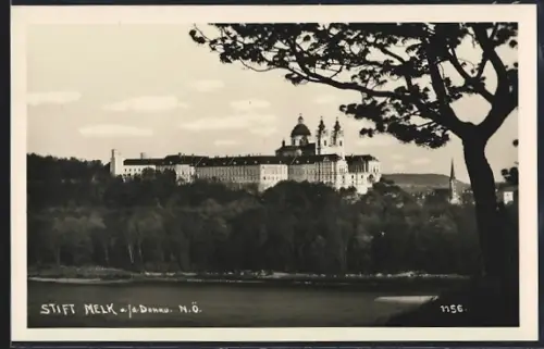 AK Melk, /N.-Ö., Stift Melk von der Donau aus