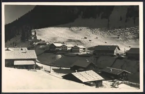 AK Berwang, Rinnen im Rotlechtal, Ortsansicht im Winter