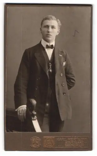 Fotografie Karl Hertlein, Stuttgart, Rotebühlstrasse 35, Eleganter Herr im Anzug