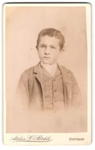 Fotografie Atelier G. Stöckle, Stuttgart, Blumenstrasse 19, Porträt eines Jungen