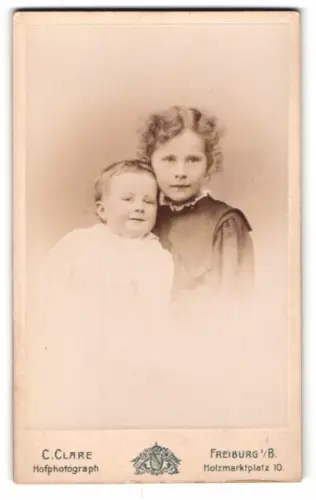 Fotografie C. Clare, Freiburg, Holzmarktplatz 10, Zwei Kinder im Porträt