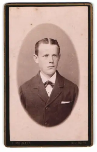 Fotografie F. Willmann, Stuttgart, Marien-Strasse 36½, Porträt eines jungen Mannes