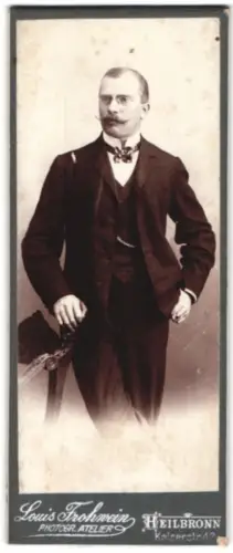 Fotografie Louis Frohwein, Heilbronn, Kaiserstrasse 42, Herr im eleganten Anzug