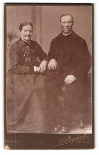 Fotografie G. Berglund, Trädet, Porträt eines sitzenden Paares