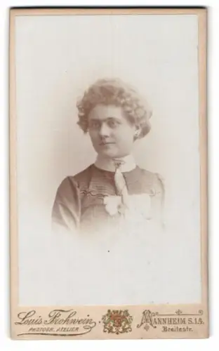 Fotografie Louis Frohwein, Mannheim, Breitestr., Porträt einer Frau