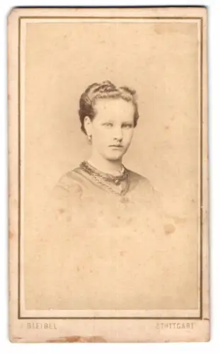 Fotografie J. Bleibel, Stuttgart, Rotebühlstrasse, Porträt einer Frau