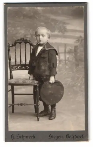 Fotografie Heinrich Schmeck, Siegen, Bahnhofstrasse 12, Porträt eines Jungen mit Hut