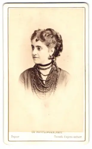 Fotografie Ch. Reutlinger, Paris, Boulevard Montmartre 21, Adelina Patti, spanische Opernsängerin mit Perlenkette