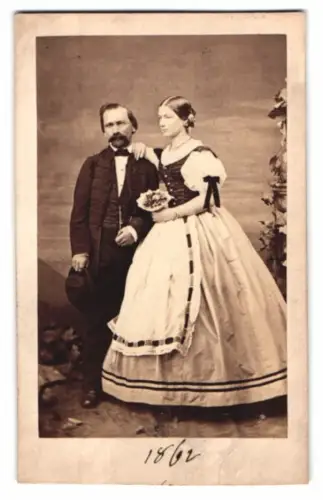 Fotografie Borsos és Doctor, Pesten, Országút 42, Porträt eines Paares in eleganter Kleidung, 1862