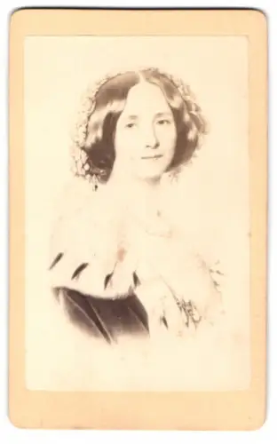 Fotografie unbekannter Fotograf und Ort, Porträt Auguste von Sachsen-Weimar-Eisenach, Kaiserin von Preussen