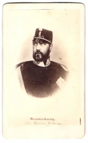 Fotografie Portrait Wilhelm Herzog zu Braunschweig und Lüneburg, in Uniform mit Orden