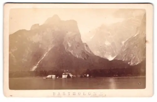 Fotografie F. Grainer, Reichenhall, Ansicht St. Bartholomä, Kirche und Watzmann