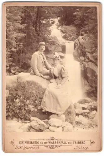 Fotografie J. K. Berberich, Triberg, Ansicht Triberg, junges Paar am Triberger Wasserfall
